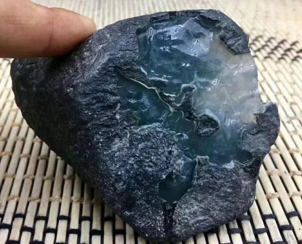 澳门一码一肖一特一中管家和300万翡翠被当垃圾与300万的翡翠
