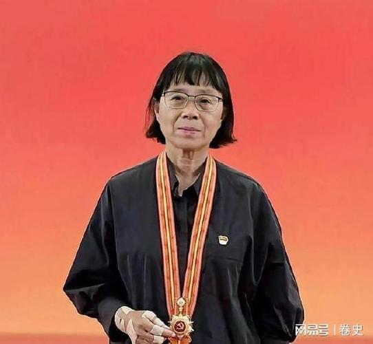 2025澳门天天开好彩大全开奖记录和高考后张桂梅躲门后与高考结束张桂梅